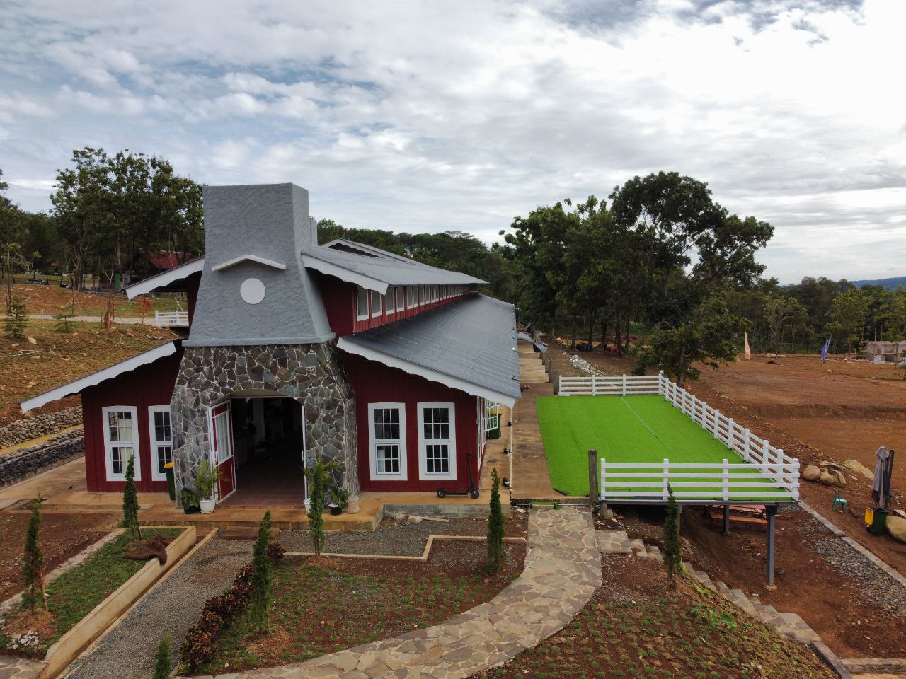 Resto dan Caffe The Hanjawong Villas